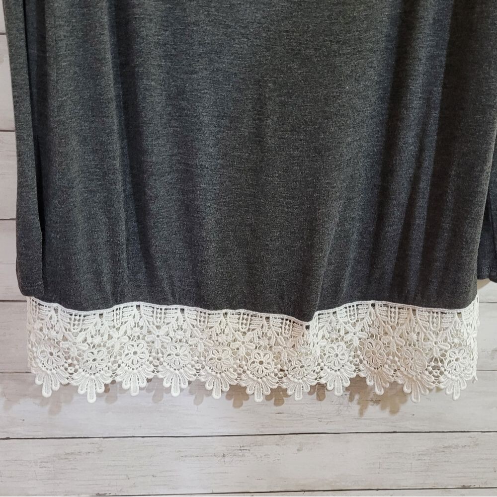 Boutique Brand Brenda's Soft Heathered Dark Gray Tunic Top Lace Trim Size Medium - Picture 3 of 8